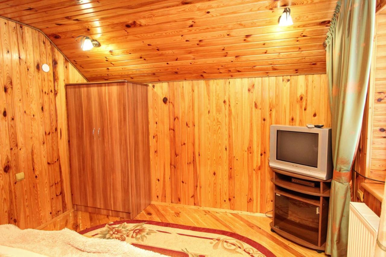 Cottage "Kliverent" Iaremcea Exterior foto