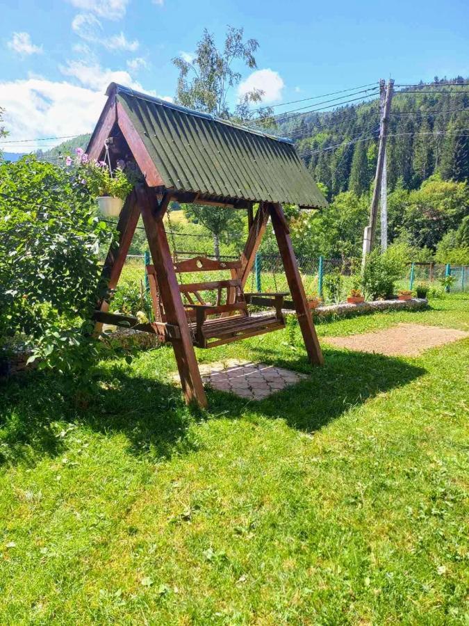 Cottage "Kliverent" Iaremcea Exterior foto