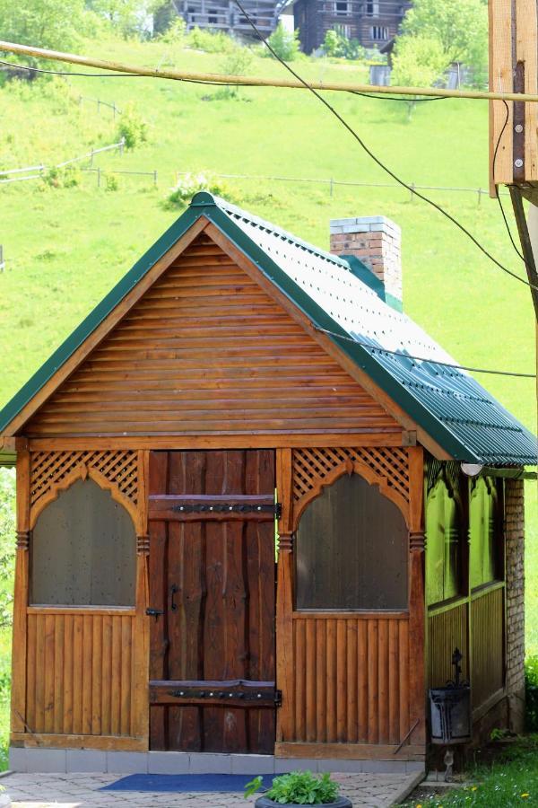 Cottage "Kliverent" Iaremcea Exterior foto