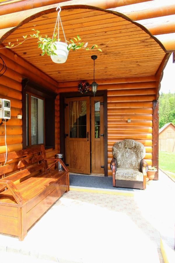Cottage "Kliverent" Iaremcea Exterior foto