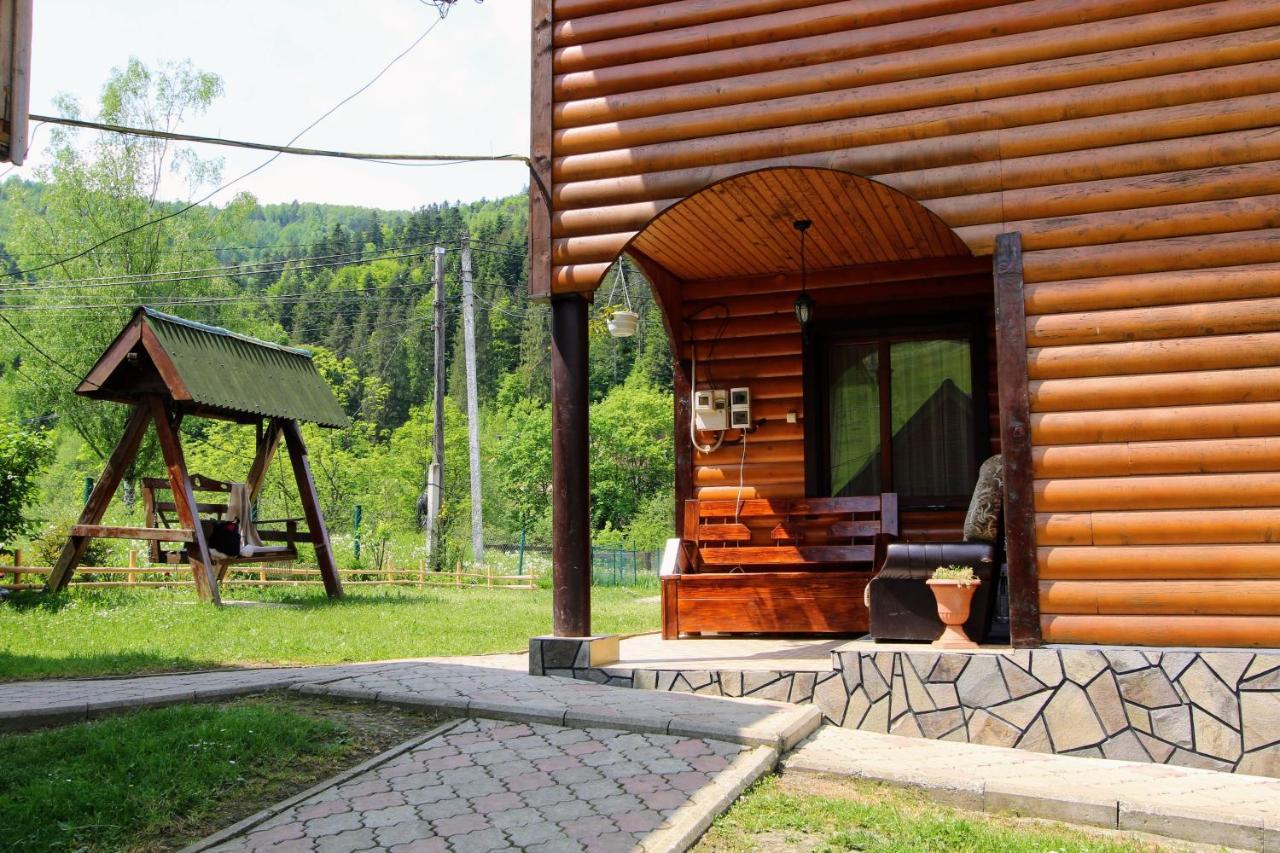 Cottage "Kliverent" Iaremcea Exterior foto