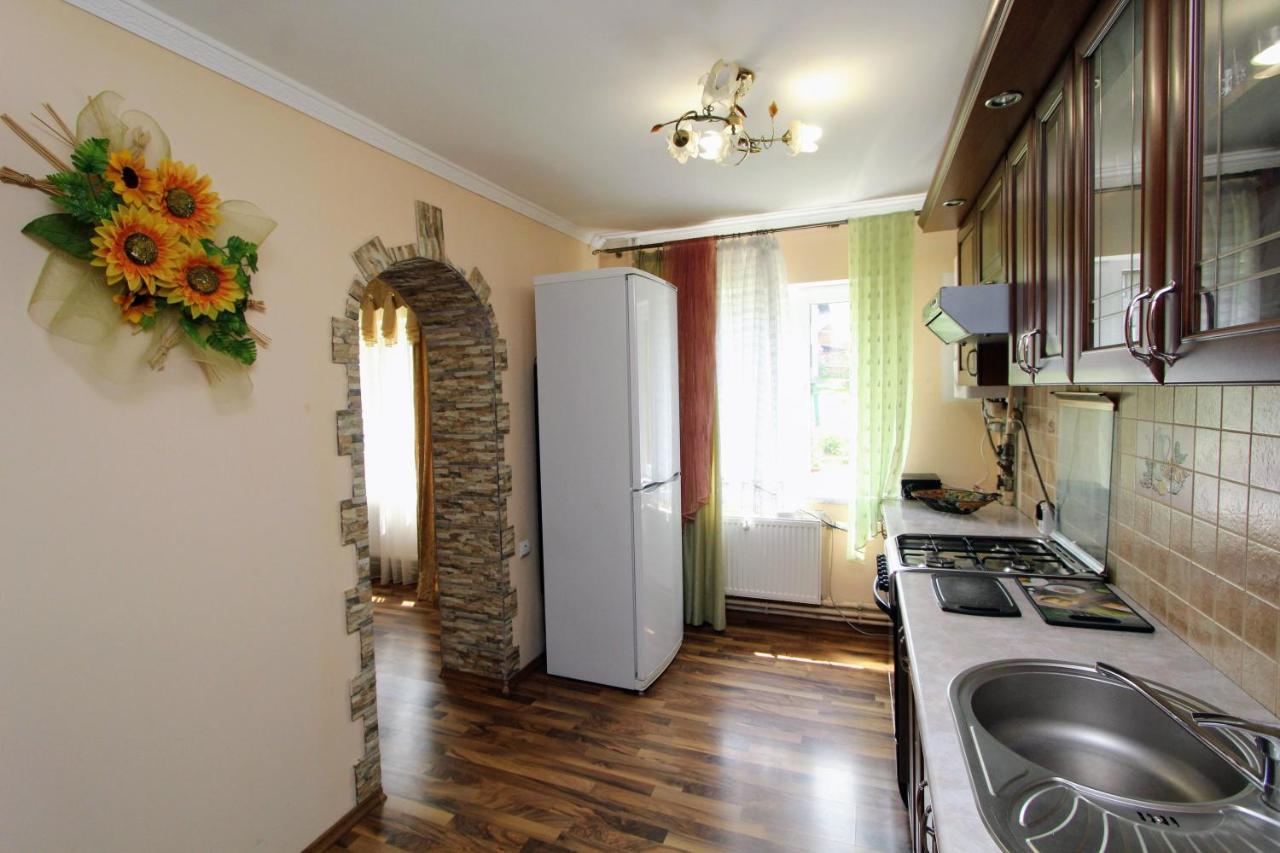 Cottage "Kliverent" Iaremcea Exterior foto