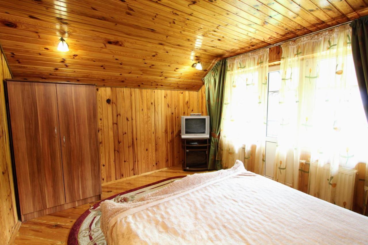 Cottage "Kliverent" Iaremcea Exterior foto