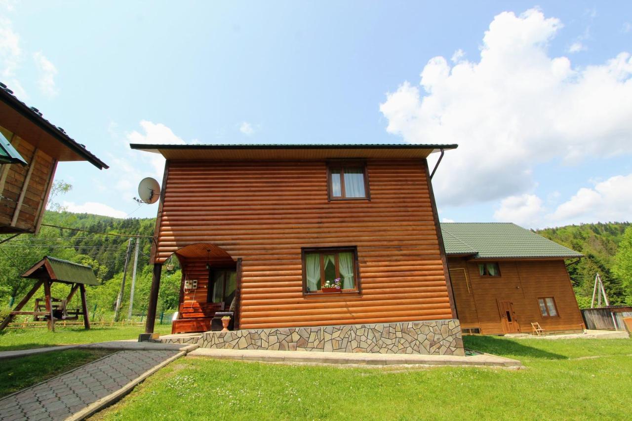 Cottage "Kliverent" Iaremcea Exterior foto